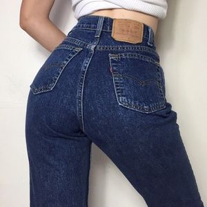 VTG Levi’s 525 high waisted mom jeans size 27
